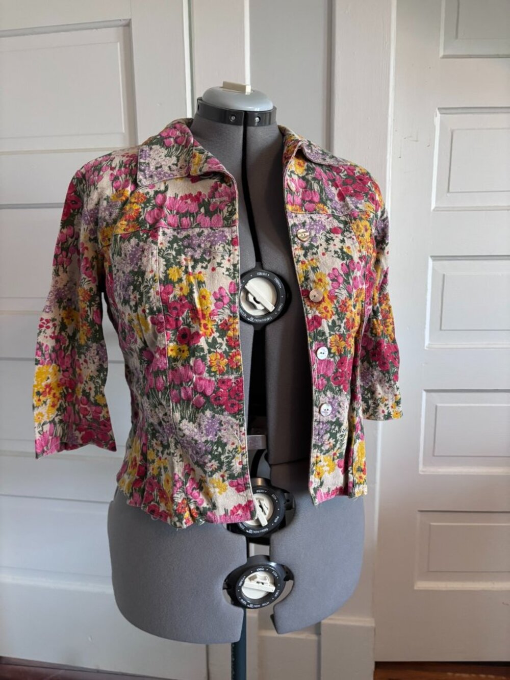 D.S. Alexus Floral Cropped & Fitted Stretchy Blouse Jacket Blazer size 12